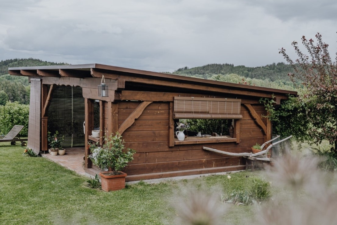 3 Tipps, wie man eine Pergola praktisch einrichtet