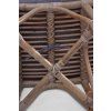 Ovaler Rattanhocker mit grauem Kissen