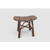 Ovaler Rattanhocker mit grauem Kissen